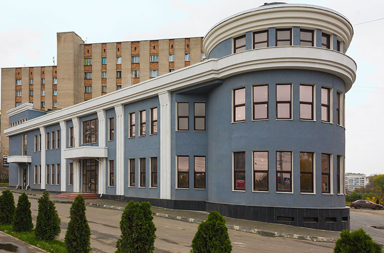 Административно- офисное здание. 330 кв.м. изделий на основе ПВХ-профиля, ламинация